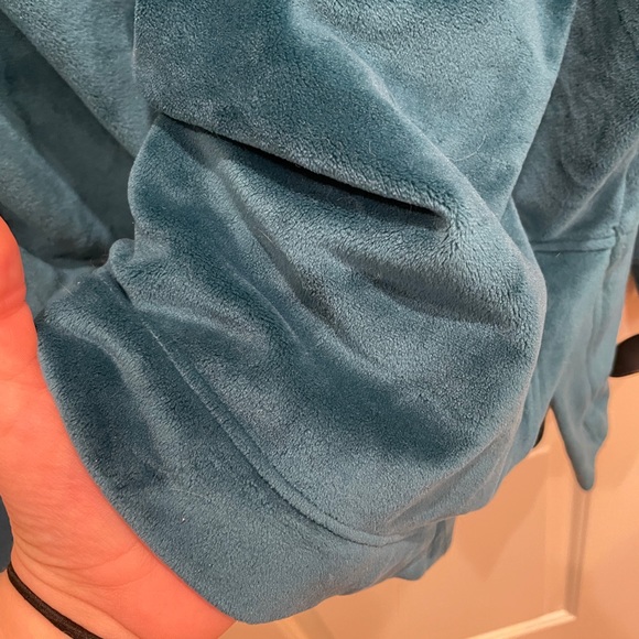 Fleece pullover - Picture 8 of 9